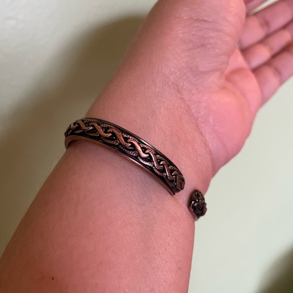 Elegant Copper Cuff Bracelet - Picture 4 of 5
